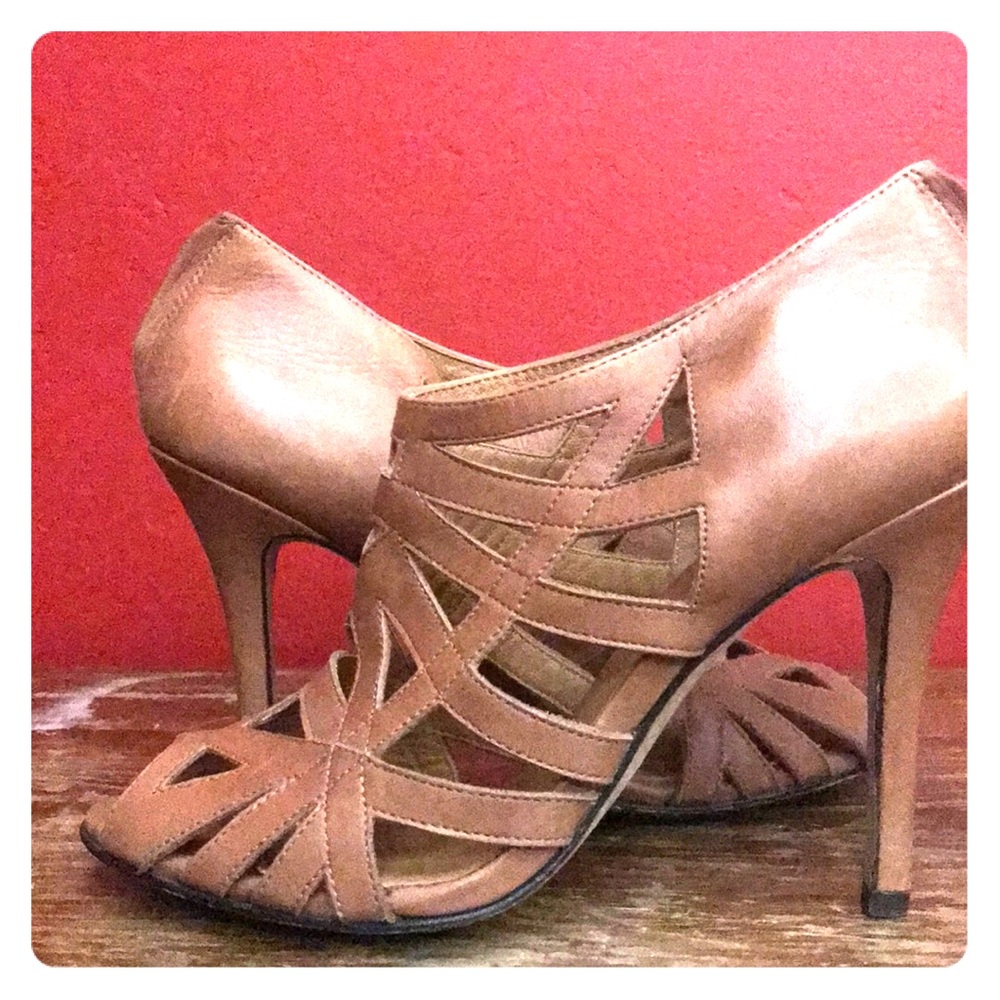 Michael Kors tan heels